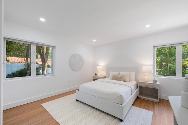 Building Photo - 5211 Granada Blvd