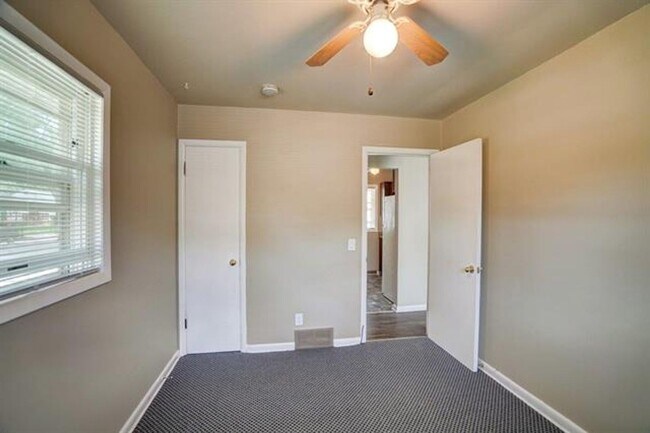 Building Photo - 3009 Hermina St