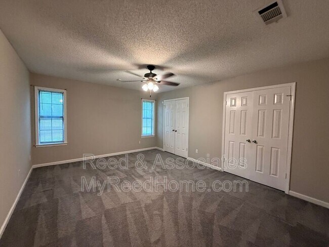 Building Photo - 3040 Delvan Cove