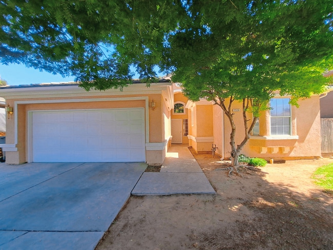 Primary Photo - Comfortable Living in a Pet-Friendly Home ...