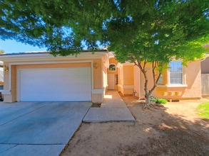 Building Photo - Comfortable Living in a Pet-Friendly Home ...