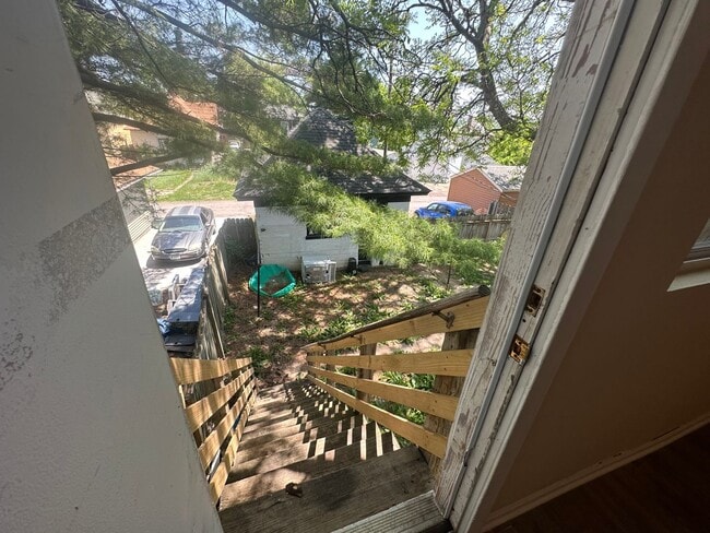 Building Photo - 416 Daly St