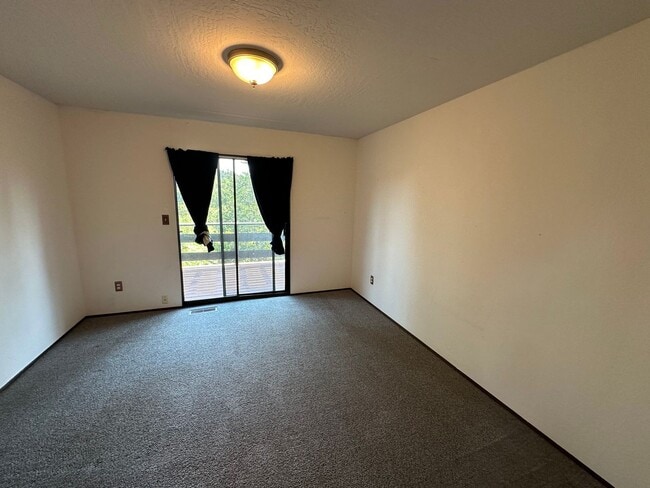 Building Photo - Expansive House in the Monclair Village, Q...