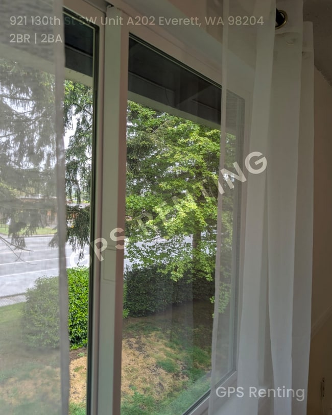 Building Photo - Renovated Bright and Open 2/2 Townhouse!!!