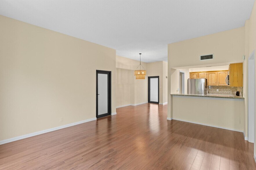 Building Photo - 1630 S Ocean Ln