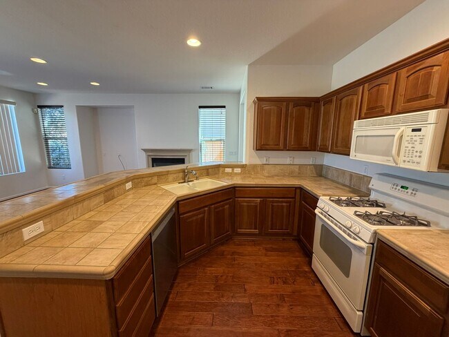 Building Photo - 55+ Del Webb home in Somersett