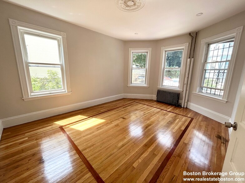 Building Photo - 22 Humphreys St