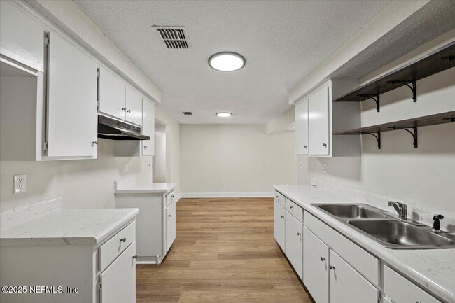Building Photo - 2650 Debbie Ct