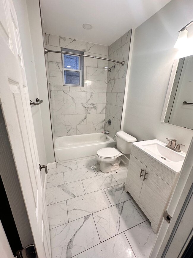 Building Photo - 4931 Walnut St