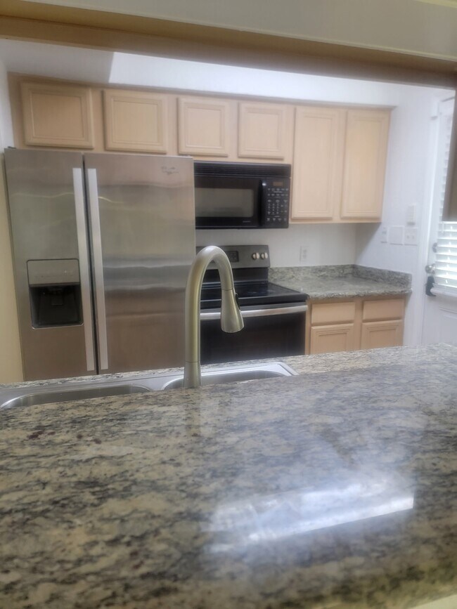 Building Photo - 3303 W Greenridge Dr