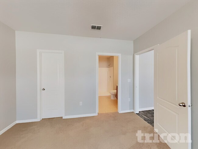 Building Photo - 2310 10th Ave E