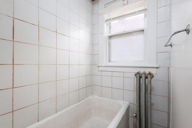 Building Photo - 4224 Lois St