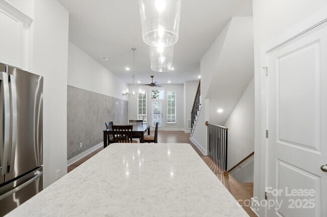 Building Photo - 1312 Nandina St