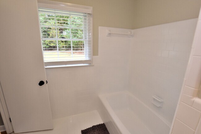 Building Photo - 3645 Shenandoah Dr