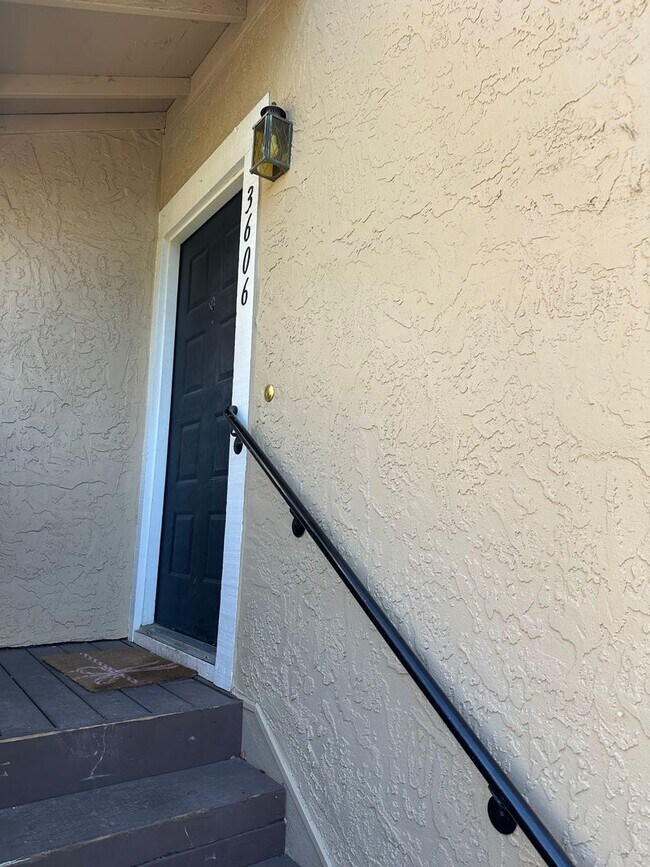 Building Photo - Beautiful & Large 2bd/ 2ba Condo