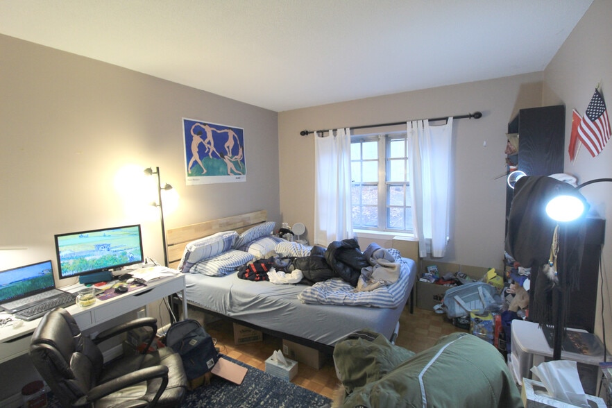 Building Photo - 34 Lake Shore Terrace