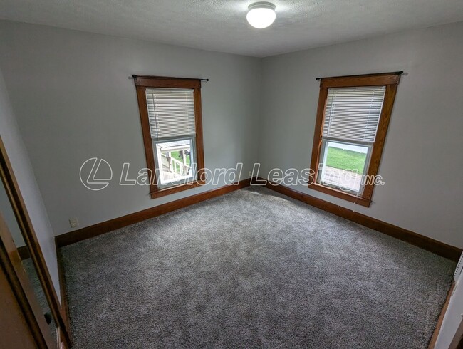 Building Photo - $499 Security Deposit Special!!