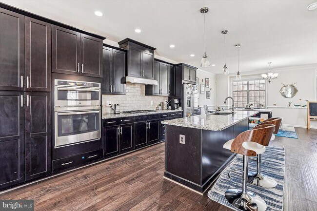 Building Photo - 43212 Wild River Square