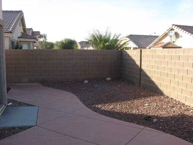 Building Photo - Beautiful Three Bedroom Home Available in Southern Highlands