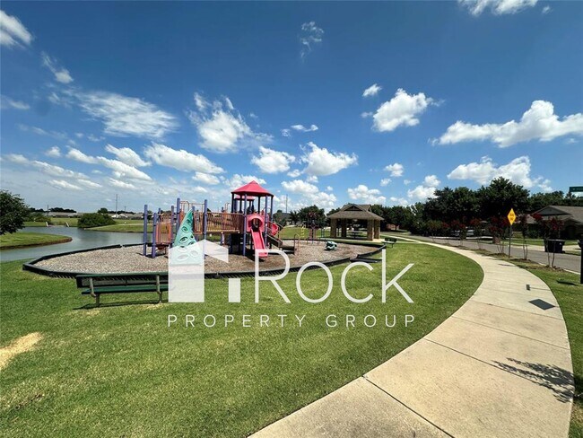 Building Photo - Beautiful 3 Bedroom Home with a Study in Westmoore Area