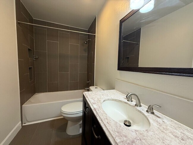 Building Photo - Upgraded 3-Bedroom Condo for Rent in Arleta!