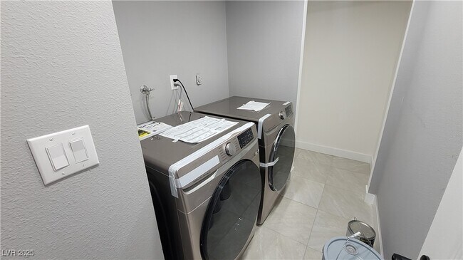 Building Photo - 2600 Sidonia Ave