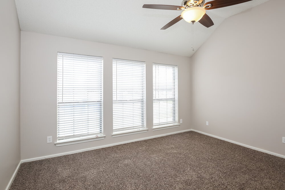 Building Photo - 657 Edgewood Dr