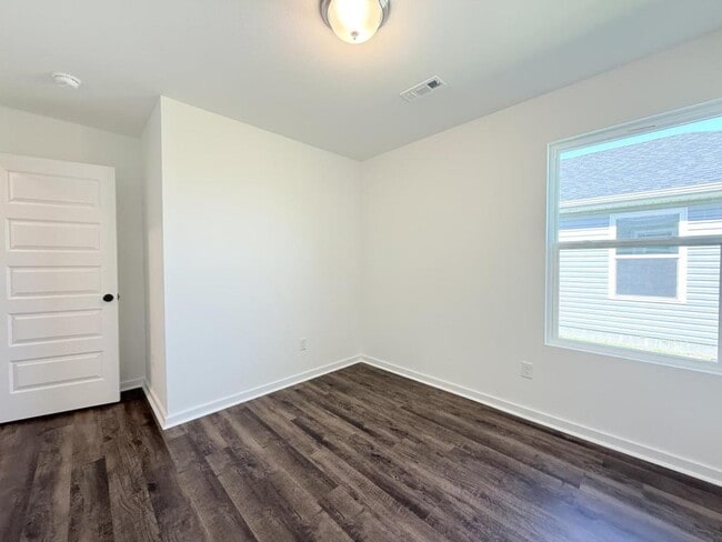 Building Photo - 210 Eagle Edge Dr