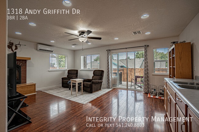 Building Photo - 1318 Andy Griffith Dr