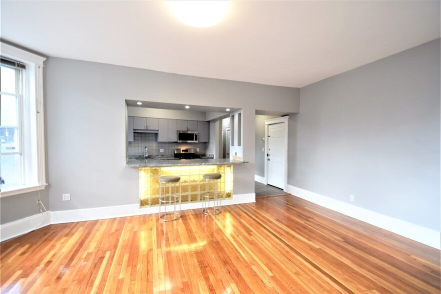 Building Photo - 83 Glenville Ave