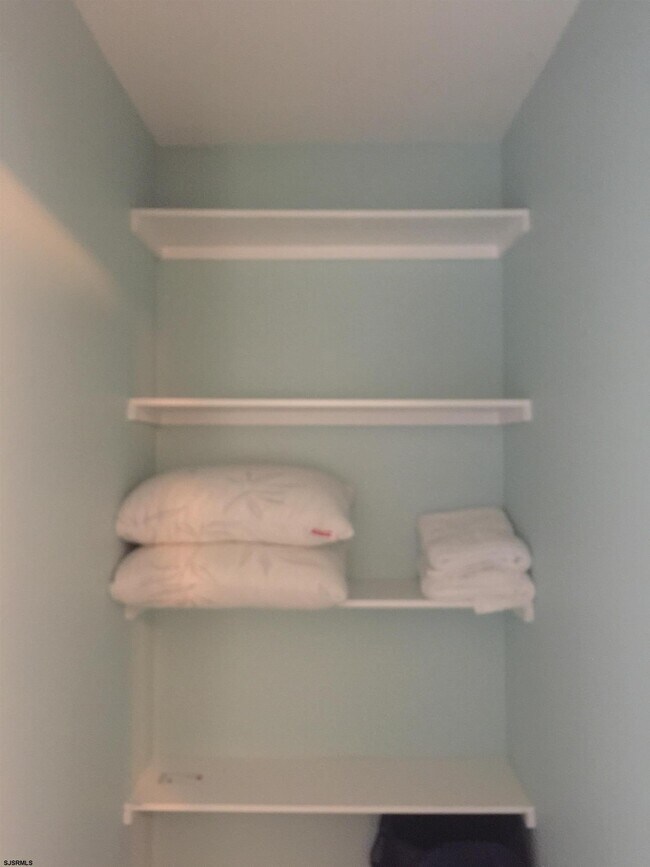 Building Photo - 205 3rd St S