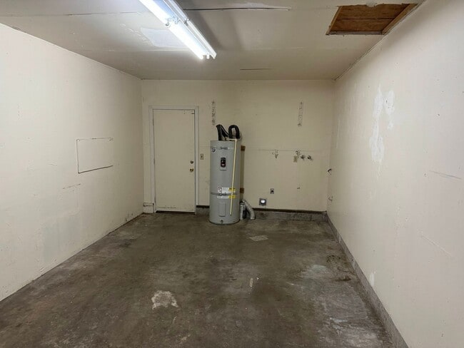 Building Photo - 2 Bedroom in Junction City