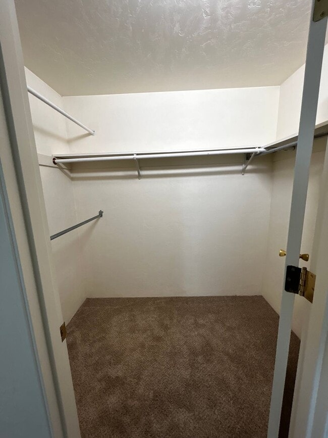 Building Photo - 858s9