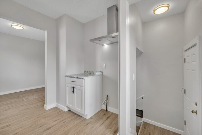 Building Photo - 30030 Vineyard Rd