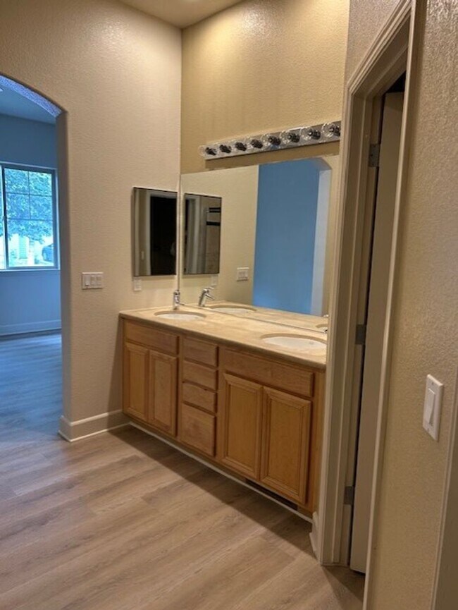 Building Photo - 6652 Aston Cir