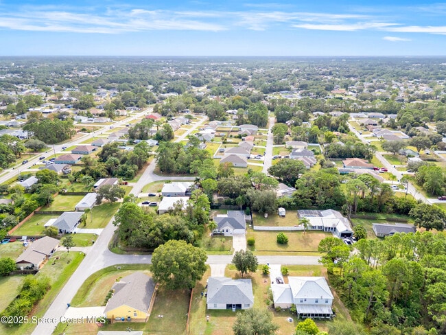 Building Photo - 380 Courtney St