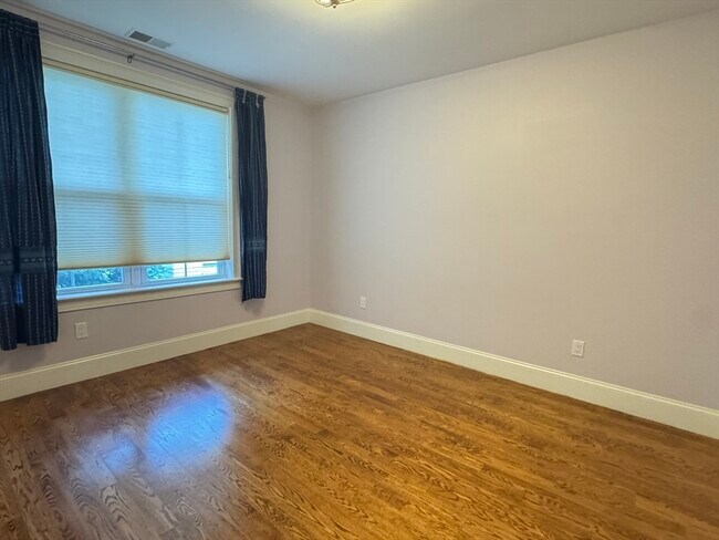 Building Photo - 409-411 Walden St