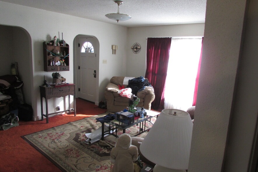 Building Photo - 252 E North Ave