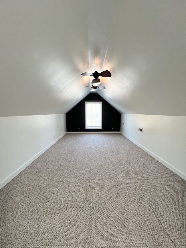 Building Photo - Beautiful Single-Family Home! Bonus Room, ...
