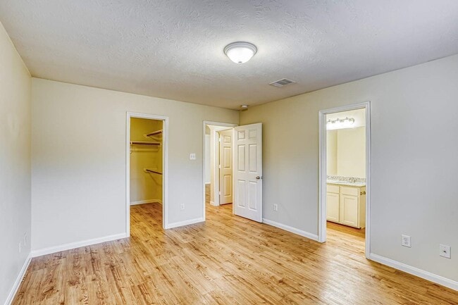 Building Photo - 18811 Dennington Dr