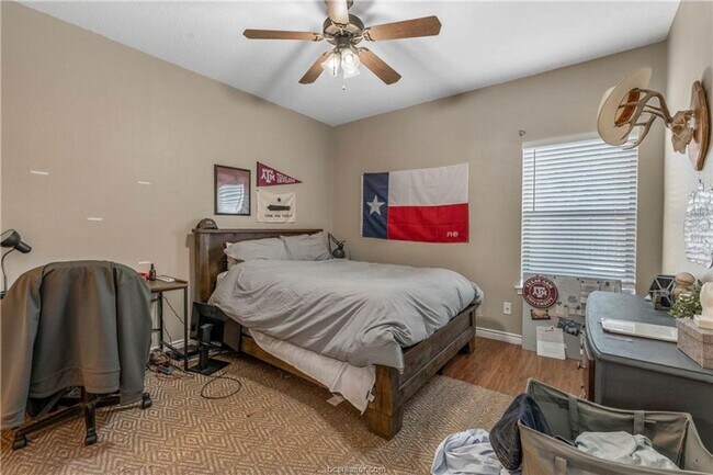 Building Photo - Available August 2026! Spacious 4 Bed House in South College Station!