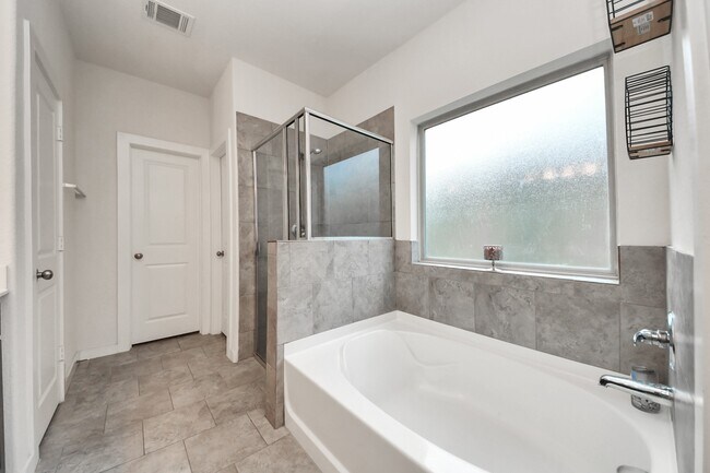 Building Photo - 622 Aberhill Dr