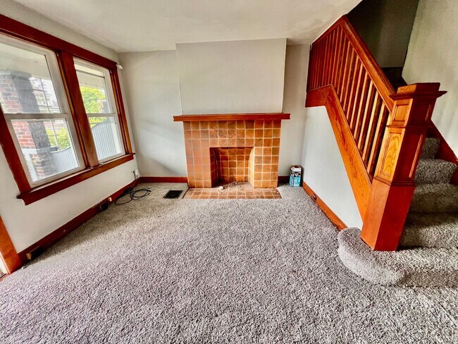 Building Photo - 3 Bed 1.5 Bath- Pittsburgh PA