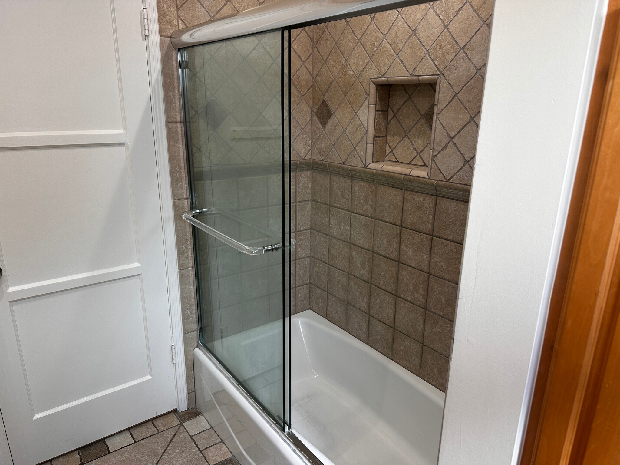 Building Photo - 5818 E Scrivener St