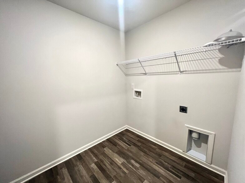 Building Photo - 618 Farmstead Trl