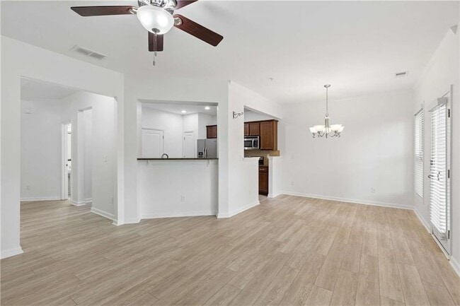 Building Photo - 3377 Vintage Cir SE