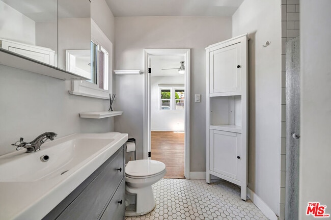 Building Photo - 10509 Wilsey Ave