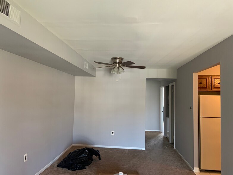 Dining Room - 2002 Arthur St