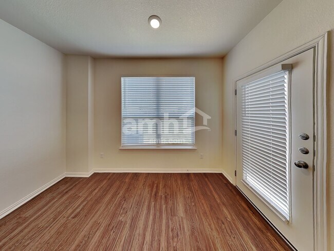 Building Photo - 2725 Wolfcreek