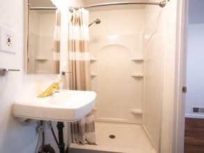 Building Photo - 1215 Skyline Dr